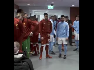 emre can bulge grab